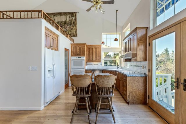 13922 Auburn Rd, Grass Valley, CA 95949