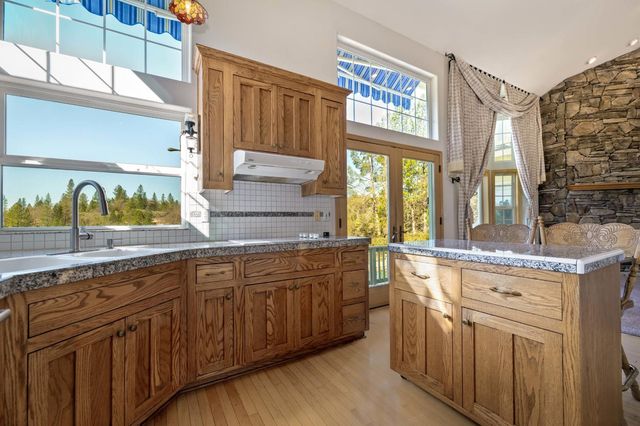 13922 Auburn Rd, Grass Valley, CA 95949