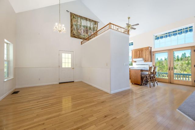 13922 Auburn Rd, Grass Valley, CA 95949