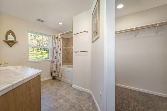 13922 Auburn Rd, Grass Valley, CA 95949