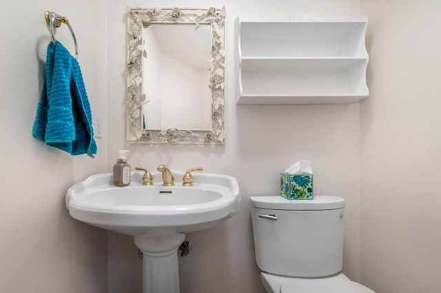 13922 Auburn Rd, Grass Valley, CA 95949