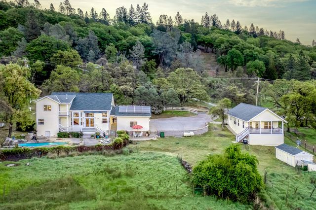 13922 Auburn Rd, Grass Valley, CA 95949