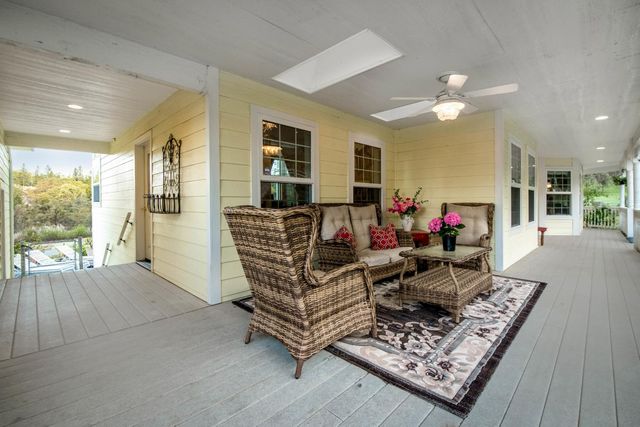 13922 Auburn Rd, Grass Valley, CA 95949