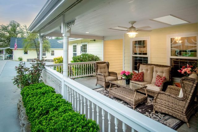 13922 Auburn Rd, Grass Valley, CA 95949