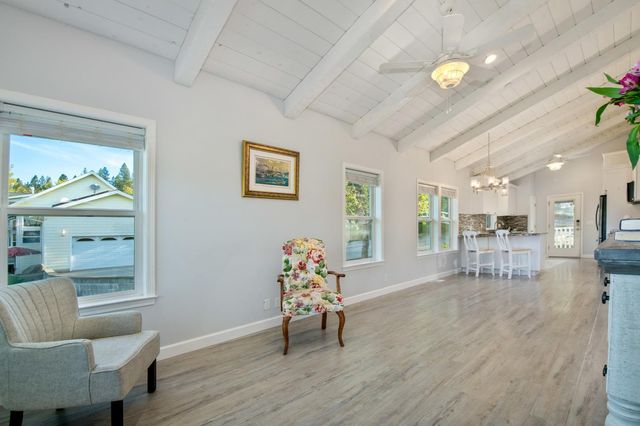 13922 Auburn Rd, Grass Valley, CA 95949