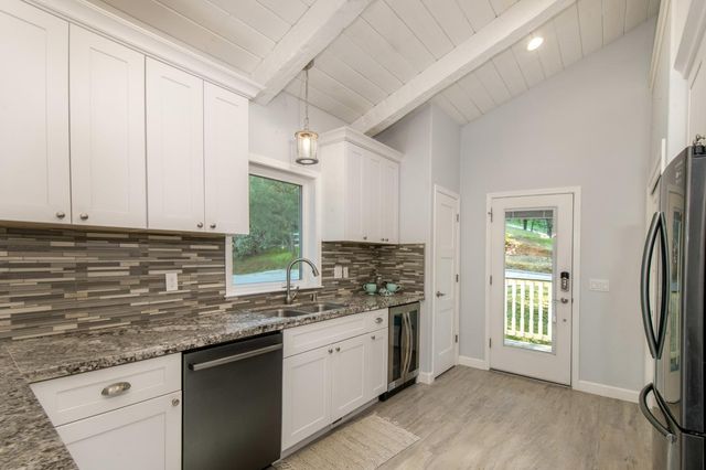 13922 Auburn Rd, Grass Valley, CA 95949