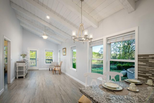 13922 Auburn Rd, Grass Valley, CA 95949