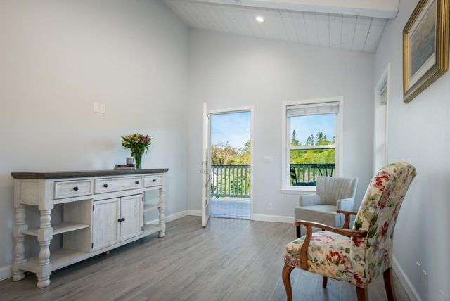 13922 Auburn Rd, Grass Valley, CA 95949