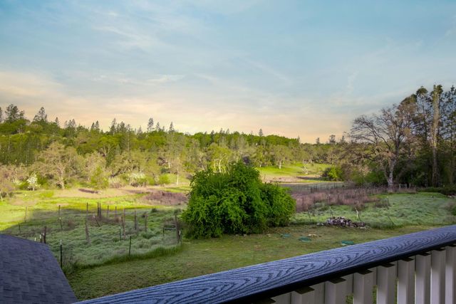 13922 Auburn Rd, Grass Valley, CA 95949