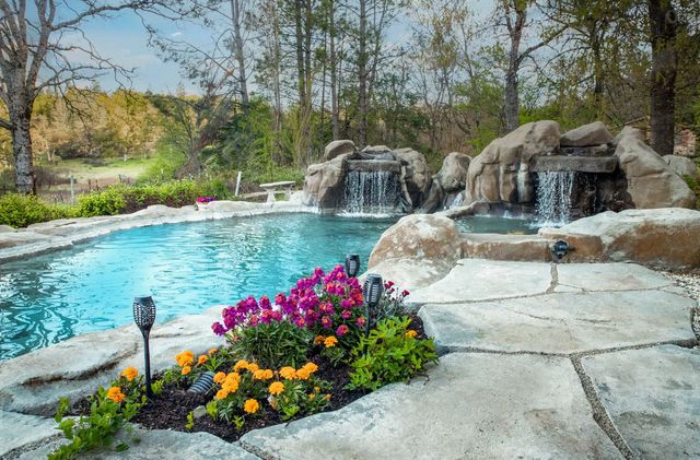 13922 Auburn Rd, Grass Valley, CA 95949