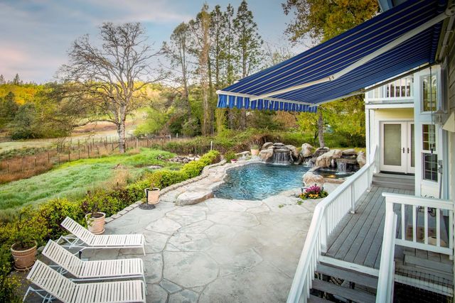 13922 Auburn Rd, Grass Valley, CA 95949