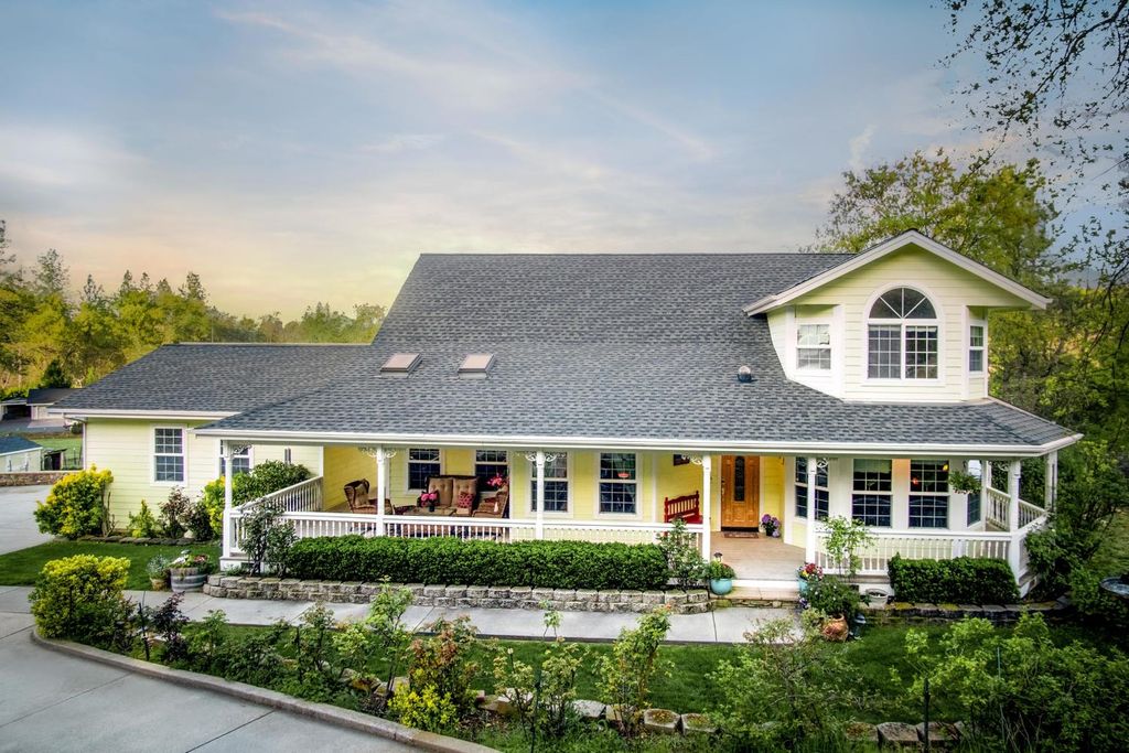 13922 Auburn Rd, Grass Valley, CA 95949