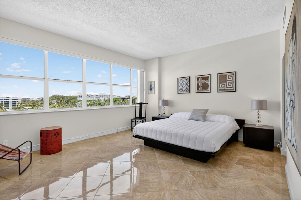 Image 10 of property listing at 2860 S Ocean Boulevard 604, Palm Beach, FL 33480
