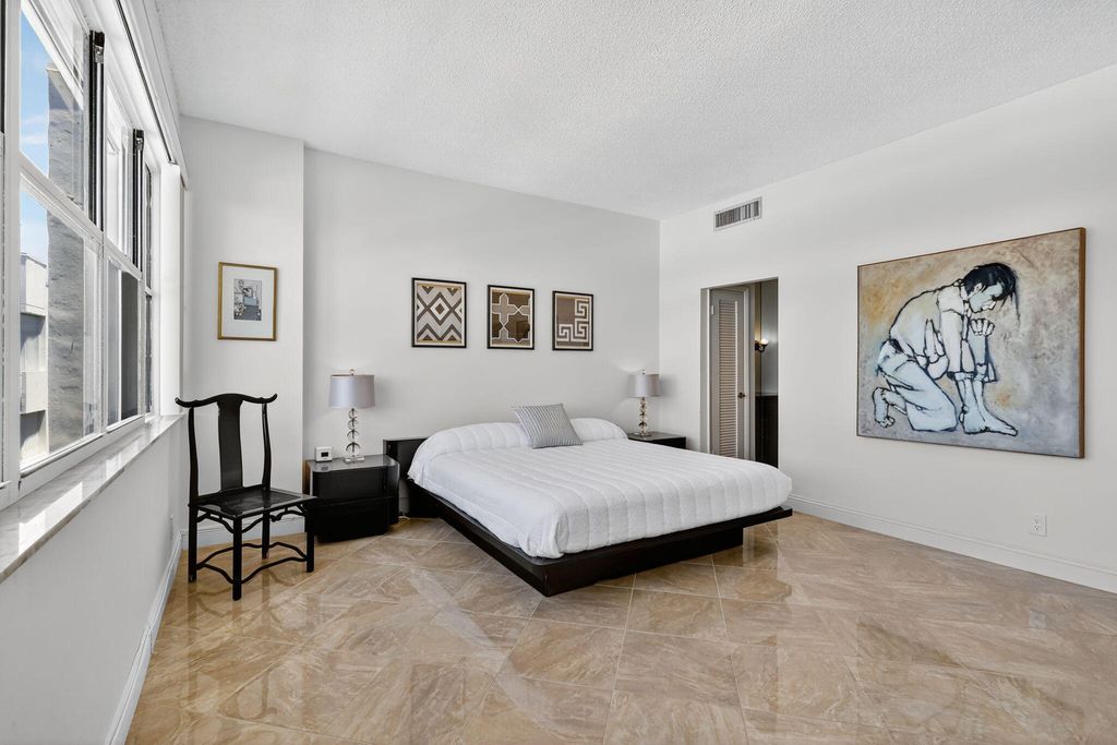 Image 11 of property listing at 2860 S Ocean Boulevard 604, Palm Beach, FL 33480