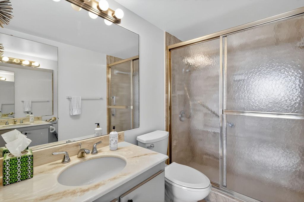 Image 16 of property listing at 2860 S Ocean Boulevard 604, Palm Beach, FL 33480