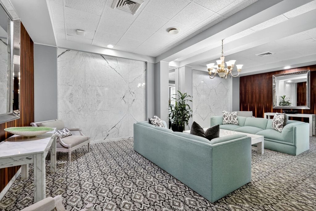 Image 18 of property listing at 2860 S Ocean Boulevard 604, Palm Beach, FL 33480