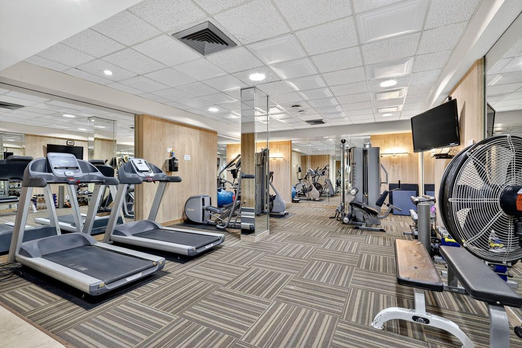 Image 20 of property listing at 2860 S Ocean Boulevard 604, Palm Beach, FL 33480