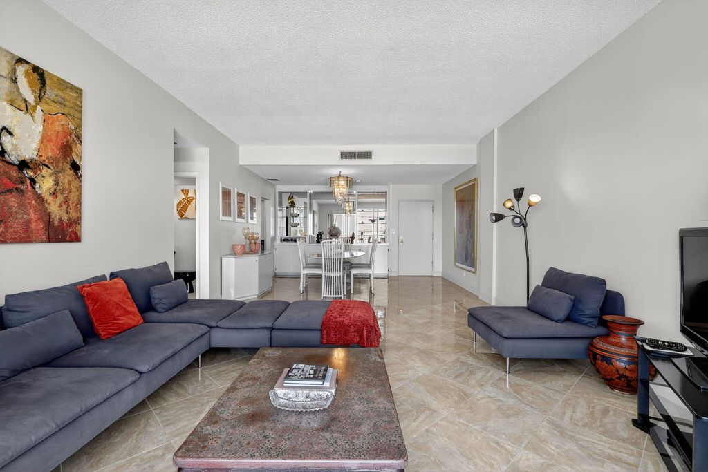 Image 22 of property listing at 2860 S Ocean Boulevard 604, Palm Beach, FL 33480