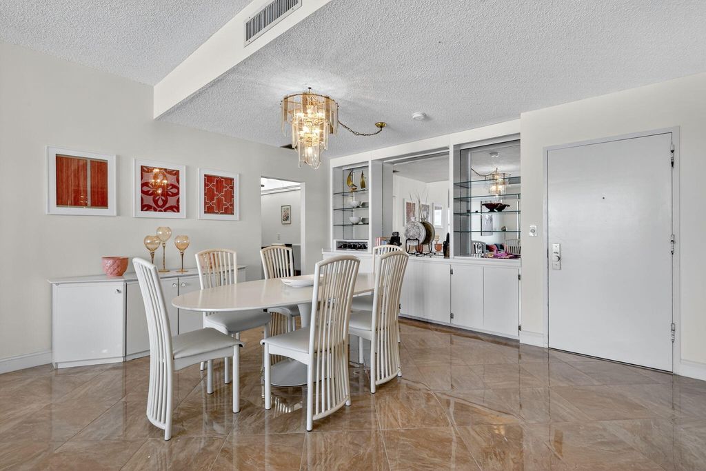 Image 25 of property listing at 2860 S Ocean Boulevard 604, Palm Beach, FL 33480
