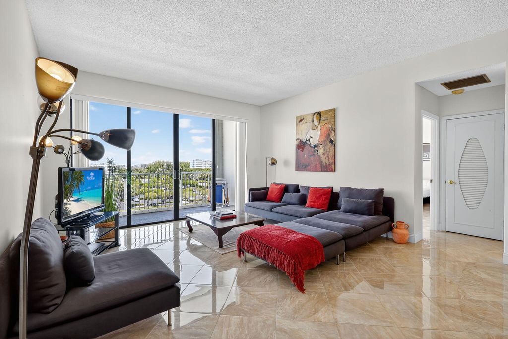 Image 7 of property listing at 2860 S Ocean Boulevard 604, Palm Beach, FL 33480