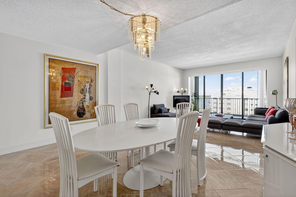 Image 8 of property listing at 2860 S Ocean Boulevard 604, Palm Beach, FL 33480