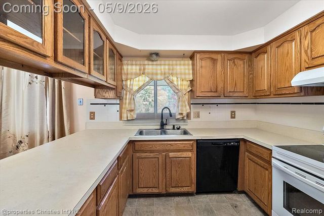 3120 Hartford Lane, Shelby Twp, MI 48316