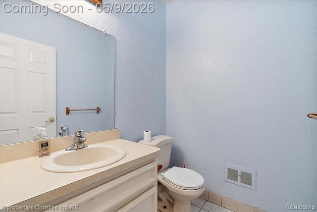 3120 Hartford Lane, Shelby Twp, MI 48316
