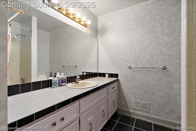 3120 Hartford Lane, Shelby Twp, MI 48316
