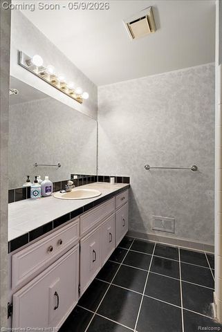 3120 Hartford Lane, Shelby Twp, MI 48316