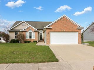 2219 Bracebridge Road, Bloomington, IL 61705