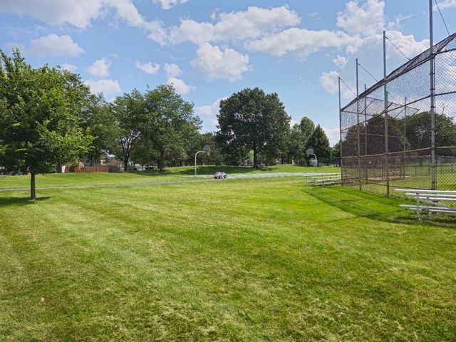 197 Knightsbridge Drive, Mundelein, IL 60060