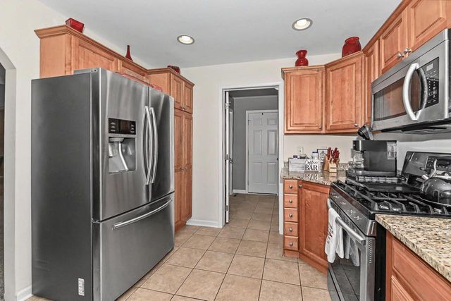 1611 24th AVENUE, Kenosha, WI 53140