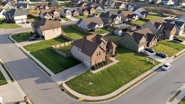 3880 Maliki Dr, Clarksville, TN 37042