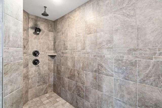 3880 Maliki Dr, Clarksville, TN 37042