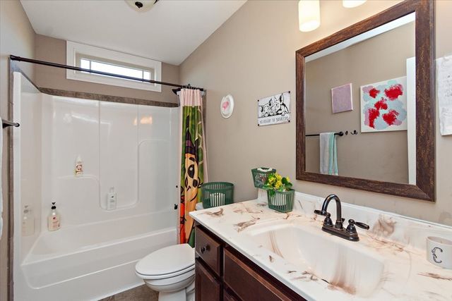 3880 Maliki Dr, Clarksville, TN 37042