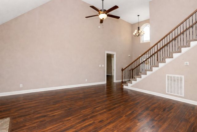 3880 Maliki Dr, Clarksville, TN 37042