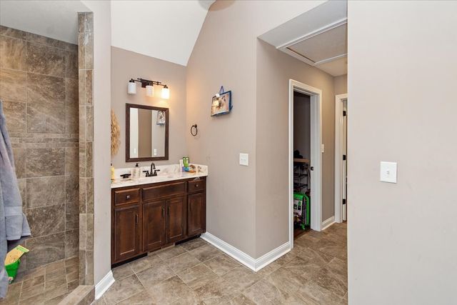 3880 Maliki Dr, Clarksville, TN 37042