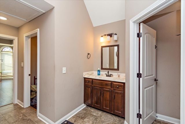 3880 Maliki Dr, Clarksville, TN 37042