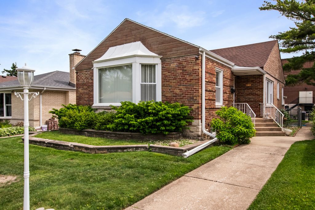 5115 Jarlath Avenue, Skokie, IL 60077