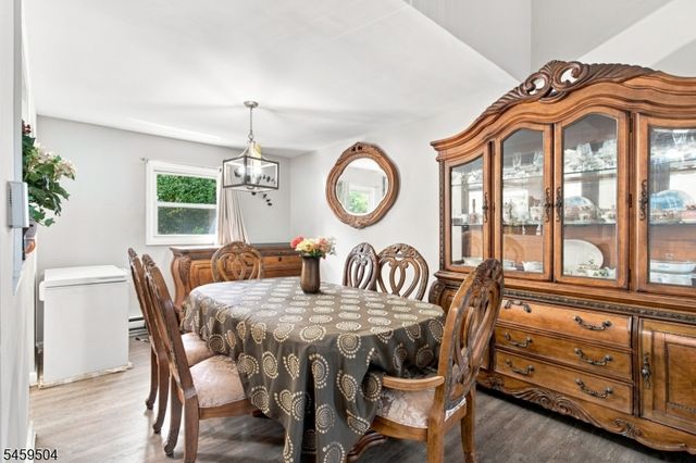8 Rollins Trl, Hopatcong Boro, NJ 07843