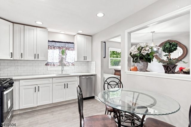 8 Rollins Trl, Hopatcong Boro, NJ 07843