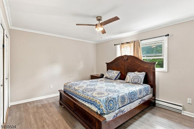 8 Rollins Trl, Hopatcong Boro, NJ 07843
