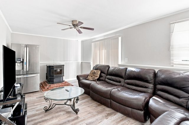 8 Rollins Trl, Hopatcong Boro, NJ 07843