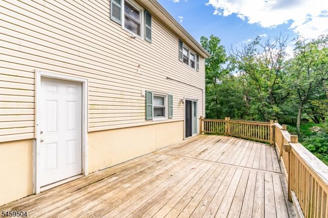 8 Rollins Trl, Hopatcong Boro, NJ 07843
