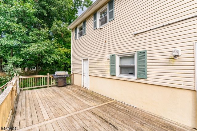 8 Rollins Trl, Hopatcong Boro, NJ 07843