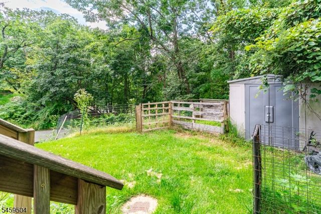 8 Rollins Trl, Hopatcong Boro, NJ 07843