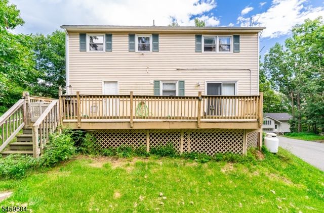 8 Rollins Trl, Hopatcong Boro, NJ 07843