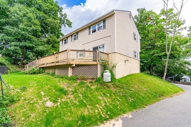 8 Rollins Trl, Hopatcong Boro, NJ 07843