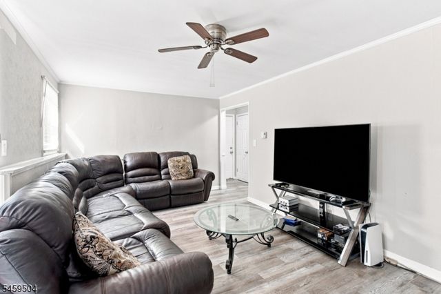 8 Rollins Trl, Hopatcong Boro, NJ 07843