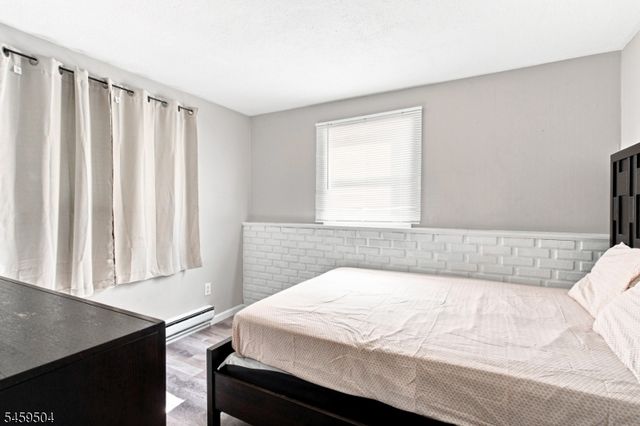 8 Rollins Trl, Hopatcong Boro, NJ 07843